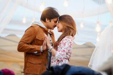 Agnyaathavaasi Teaser: A Smashing Hit