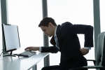 sitting posture while computer work, injury to backbones, bad posture during computer use leads to back pain, Computer work