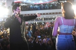 Vijay Deverakonda breaking news, Vijay Deverakonda breaking news, vijay deverakonda gets shocked with the huge crowds, Madness