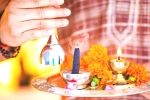 daily pooja procedure at home in tamil, perform puja at home, easy way to perform daily puja at home, Aarti