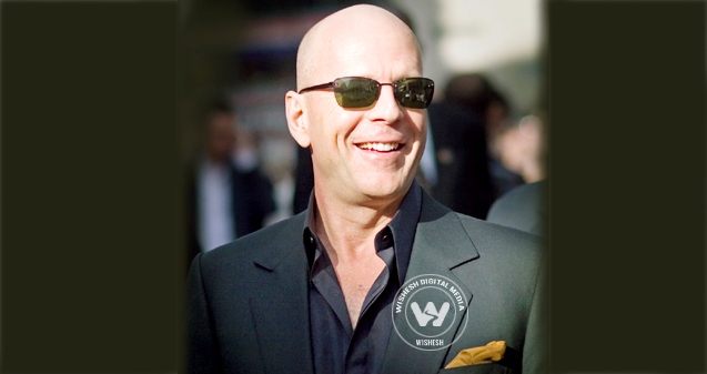 Bruce Willis can&#039;t stay away from his girls},{Bruce Willis can&#039;t stay away from his girls