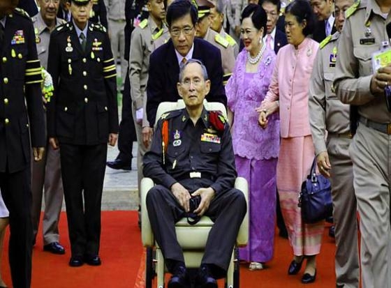 Thailand&#039;s 85-year-old King recovers from lung infection!