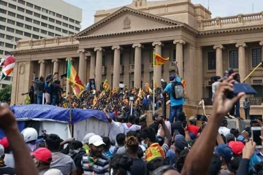 Sri Lanka Crisis: Protestors Break into PM&#039;s Office